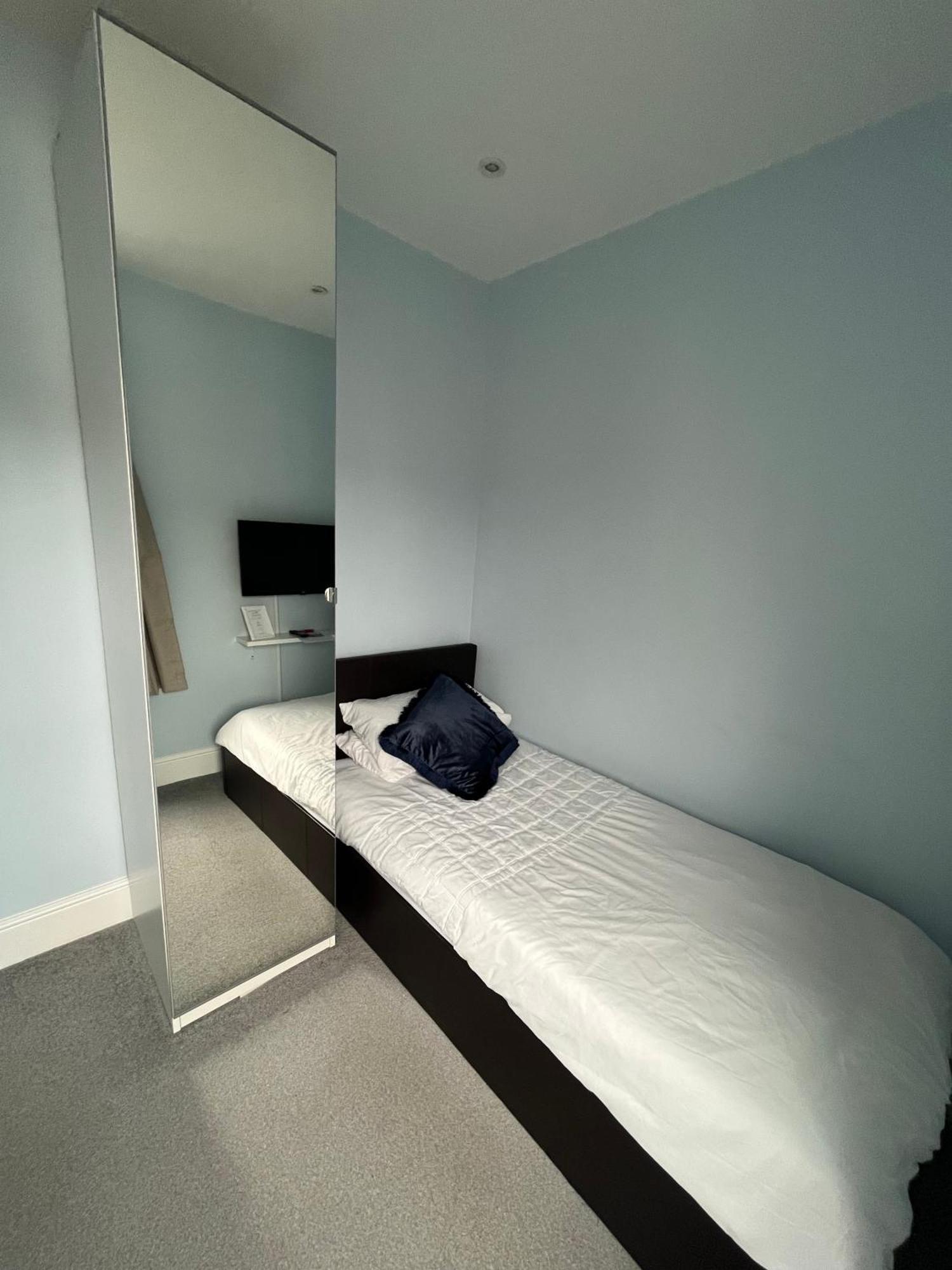 Private & Modern En-Suite Rooms Town Centre Self Check-In Барнслі Екстер'єр фото