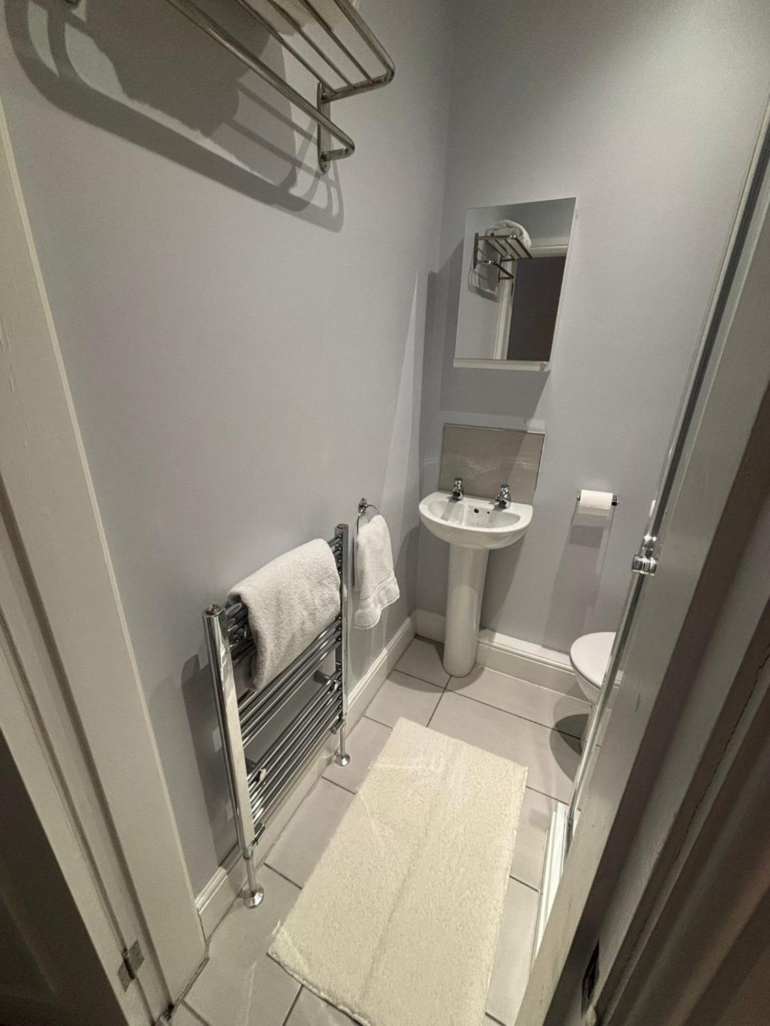 Private & Modern En-Suite Rooms Town Centre Self Check-In Барнслі Екстер'єр фото